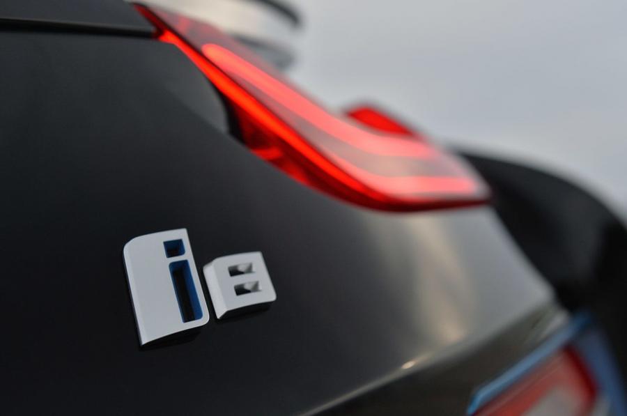  BMW i8 2014 года  (фото 141 из 180)